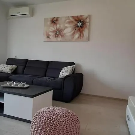 Apartment Lukrecija